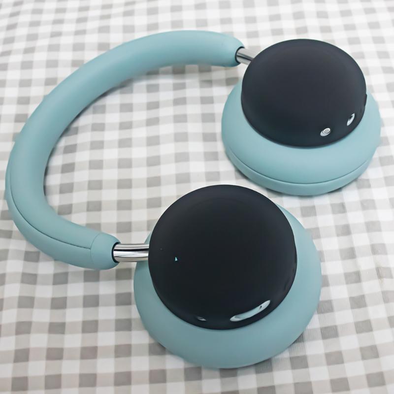 Soft Silicone Headphone Case with Comfortable Grip and AntiSlip Design for Secure Handling During Daily Commute Travel