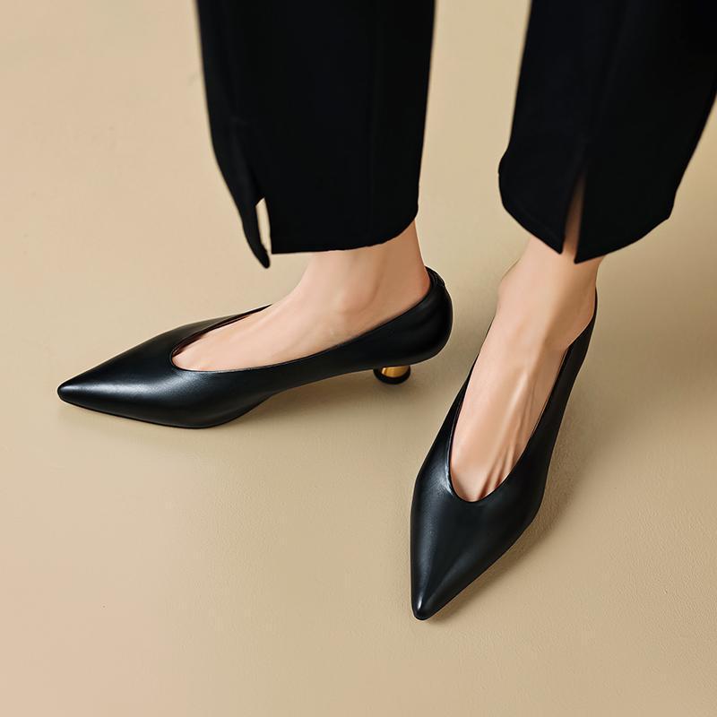 Commuter casual versatile small heel single shoes women's spring and autumn 2025 new pointed head shallow mouth short heel soft leather high heels
