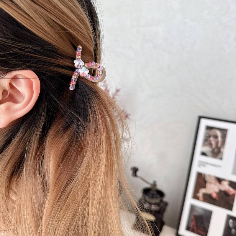 Korean Luxury Mini Crystal Flower Hair Clip for Women, High-Quality and Exquisite Hairpin