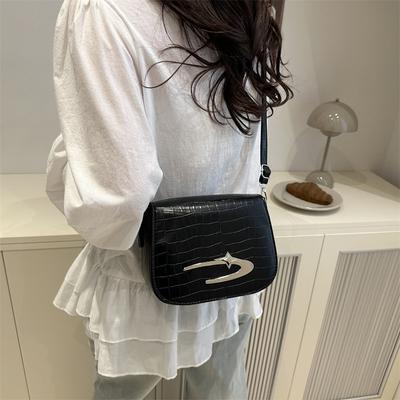 2025 New Casual Aesthetic Trend Personalized Saddle Bag Spring and Summer New Cute Girlish Shoulder Messenger Bag