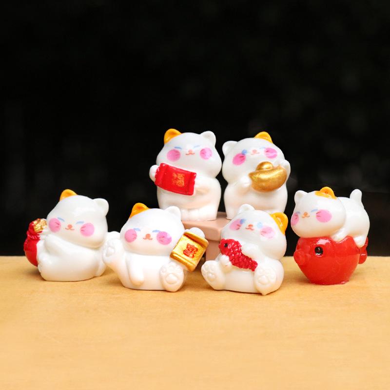

Adorable Mini Lucky Cat Figurine – Desk and Car Decoration