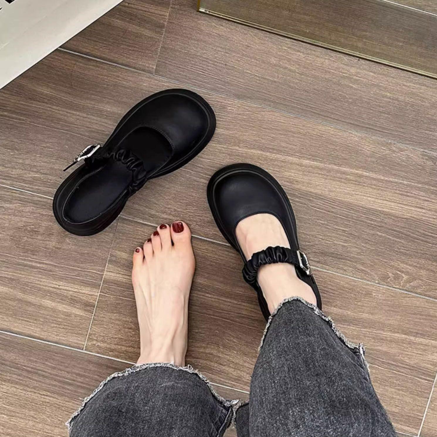 Модные женские туфли-лодочки в готическом стиле с круглым носком и средним каблуком — фото 7