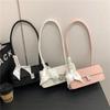 Elegant Women's Single Shoulder Large Capacity Underarm Handbag – Simple, Textured, and Versatile.