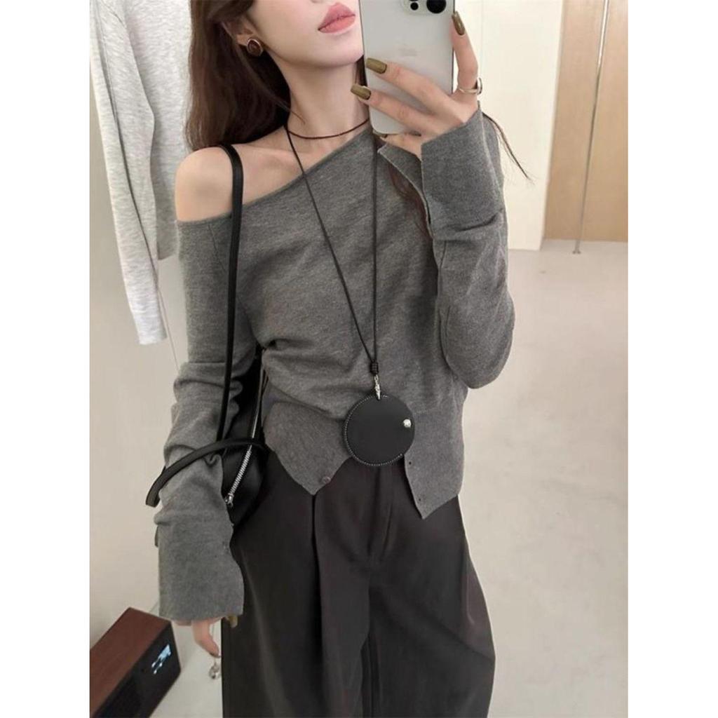 Design Sense Slanted Off-Shoulder Knit Top: Women's Slimming Long Sleeve, Autumn/Winter Collection, Small Size, Elegant and Versatile Fashion