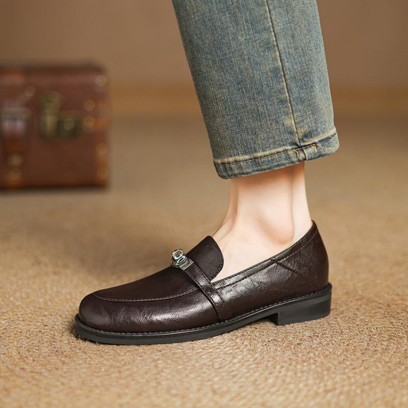 

Носите новую повседневную одинарную обувь во все сезоны, кожаную обувь с мягкой резиновой подошвой с мелким вырезом, закрывающую ноги, на одной педали, ленивую обувь, большого размера с круглым носком 39 коричневый