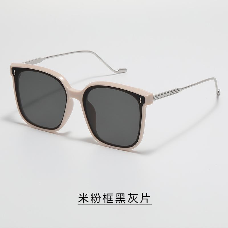 Women With Sunglasses, The Blogger Recommends Uv-Proof Square Large-Frame Metal Leg Sunglasses.