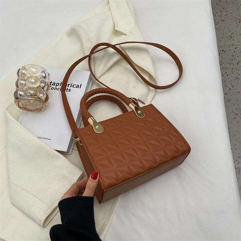 Simple women's fashion bag winter new popular fashion messenger small square bag casual shoulder handbag