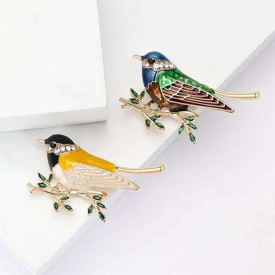 Mode Persönlichkeit Tropf Emaille Vogel Brosche Mode Elegante Strass Vogel Pin Kleidung Zubehör