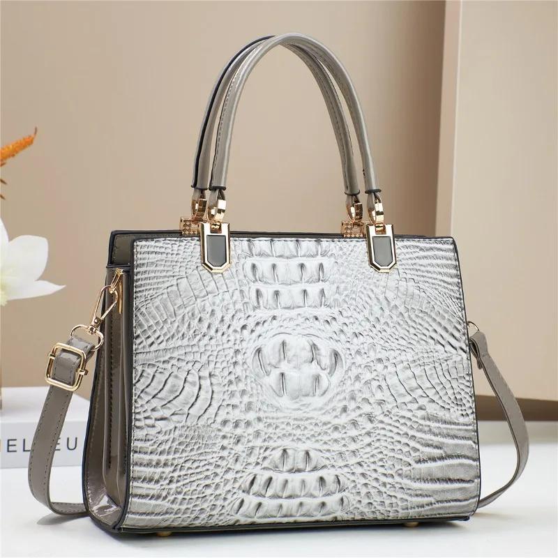 Classic Retro Women Shoulder Bag Large Capacity Crocodile Pattern Crossbody Bag Luxury Brand Designer Handbag Commuting Tote Bag
