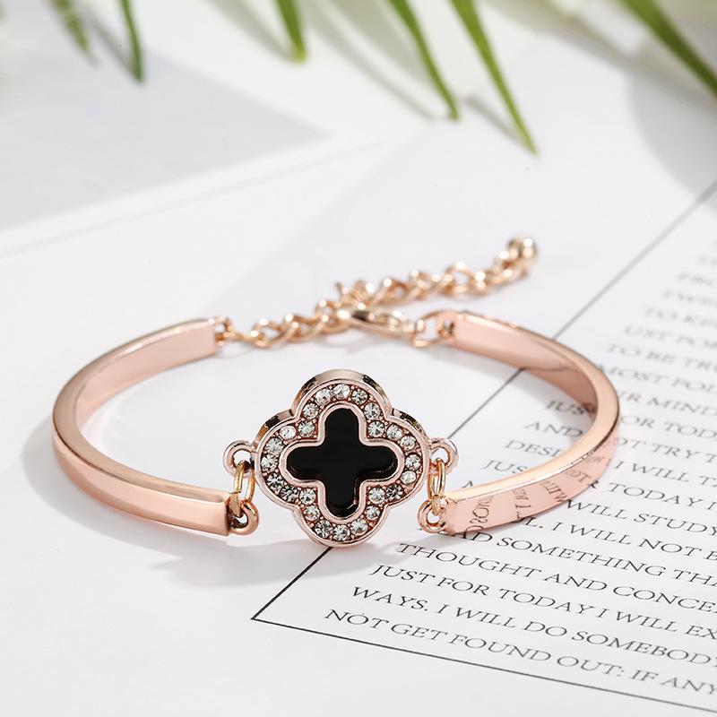 Korean Style Four-Leaf Clover Bracelet, 18K Rose Gold Plated, Fashionable & Versatile Hand Jewelry.