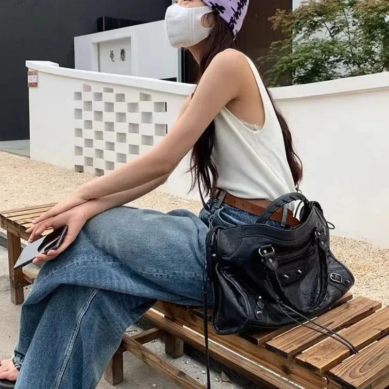 Large Capacity Shoulder Crossbody Tote Bag Hundred Niche Rivet Motorcycle Bag ABG Spice Girl Bag