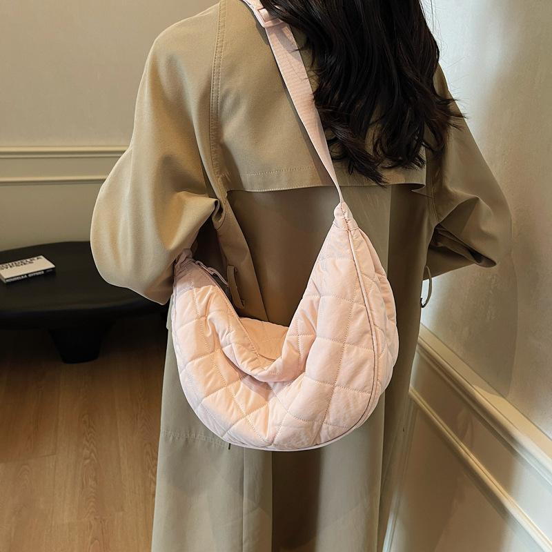 Autumn Large-Capacity Commuter Niche Messenger Dumpling Bag Women'S Shoulder Bag Messenger Bag Diamond Casual Versatile Bag