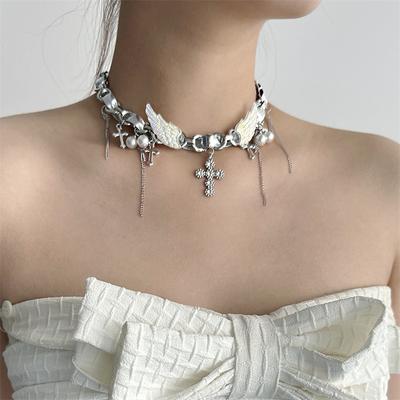 Collier croix ailée de niche en cuir à franges tempérament sens élevé chaîne clavicule niche luxe léger bijoux personnalisés femmes