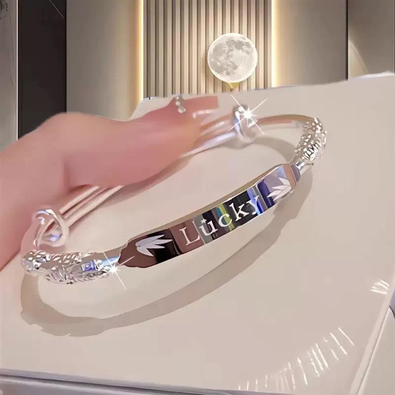 

Brocade-Inspired Lucky Charm Bracelet for Women - Versatile Gift for Girlfriend or Best Friend on Valentine s Day