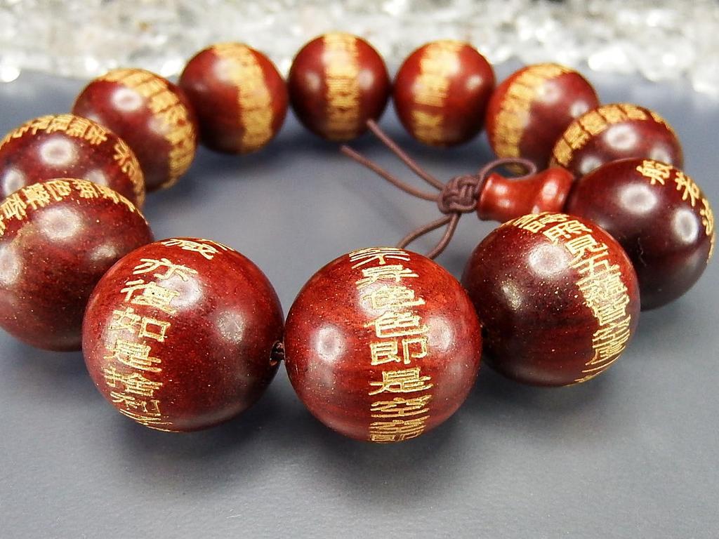 [Sekigai] Herz-Sutra Gebetsperlen aus Holz mit Goldschnitzereien, Chinesische Schriftzeichen, Blutsandelholz, 20mm, Herrengröße LLL+
