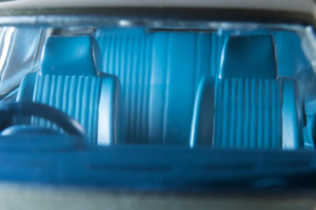 TOMYTEC Tomica Limited Vintage Neo Scale Nissan Gloria Wagon V20E GL Yellowish Silver 1991 Model 336181 1/64 LV-N244b (Finished Model)