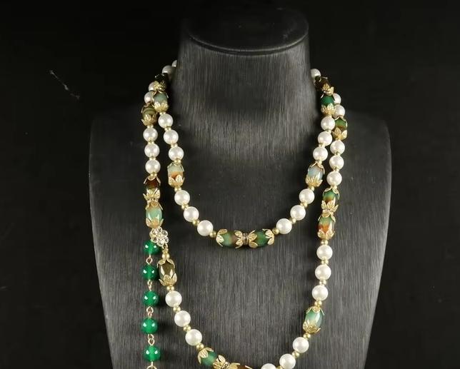 Medieval Retro Court-style Sweater Chain, Red and Green Agate Beaded Necklace, Earrings Set, Simple Versatile Autumn Win