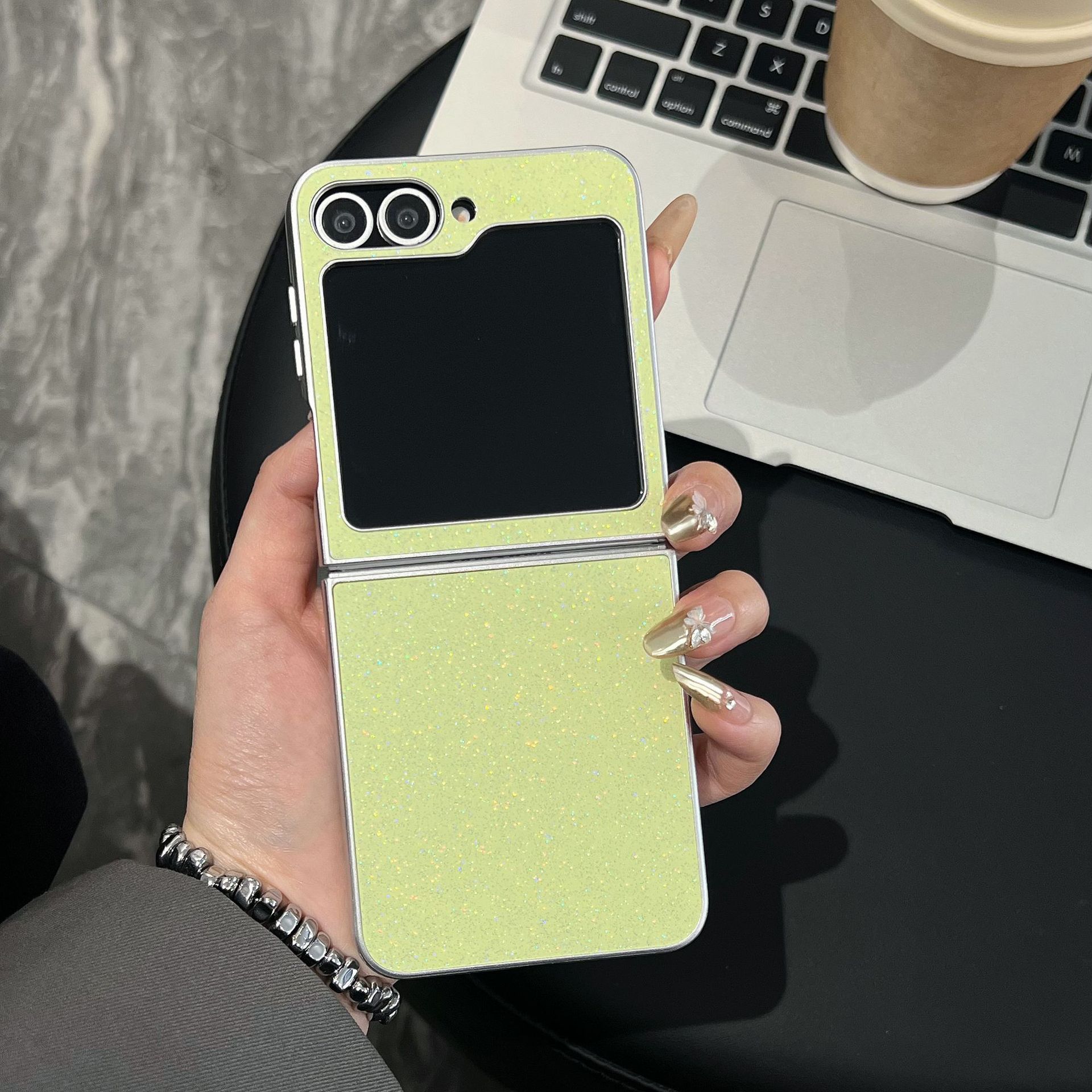 

Samsung ZFLIP7 Frameless Bright ZFLIP6 Breathable Heat Dissipation Simple and Advanced Folding Mobile Phone Case Samsung ZFlip3