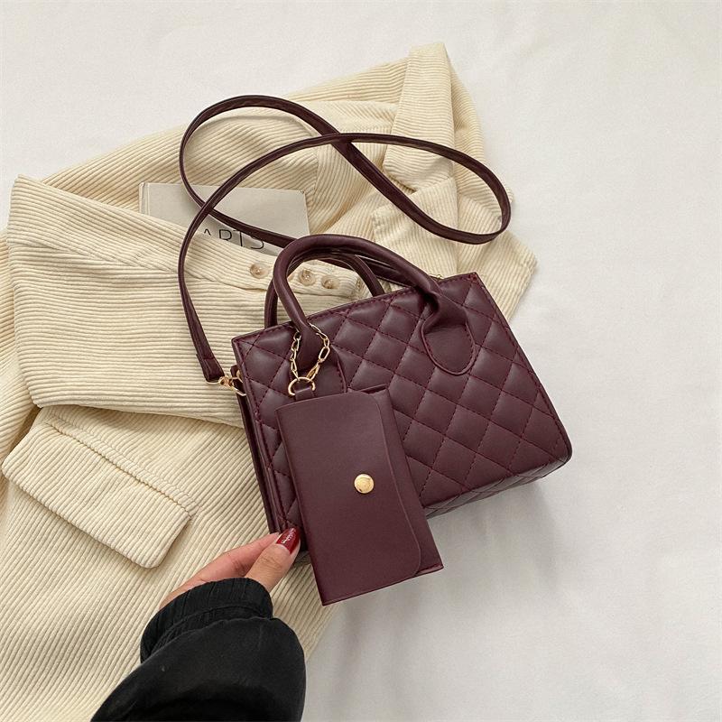 Popular women's handbags autumn new fashion shoulder bags simple small square bags casual commuter messenger bags