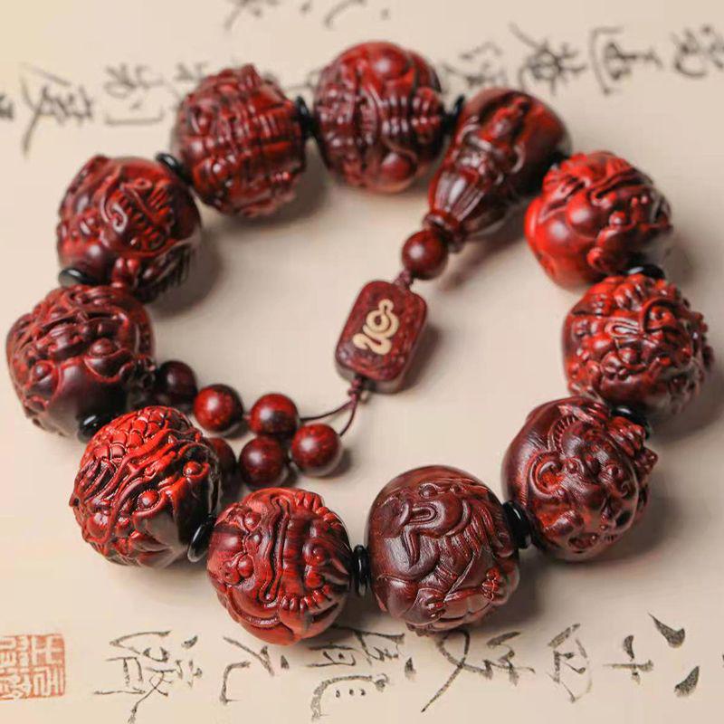 

Браслет Дев ять Синів Дракона з Червоного Сандалу з Листям та Намистинами Pixiu – Сприятливий Буддійський Wenwan для Чоловіків та Жінок.