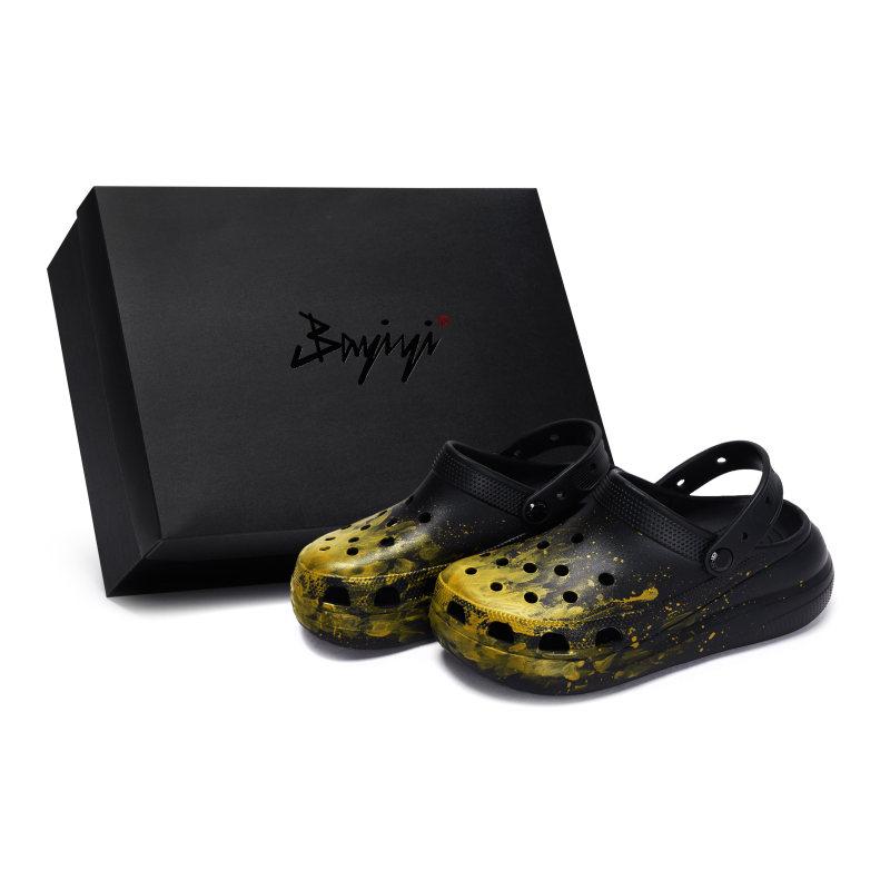 Crocs Classic Clog 811 Manufacturing Gold Melting Scene Special Shoe Box Fluid Ink Splash Hole Shoes for Men and Women Black Gold