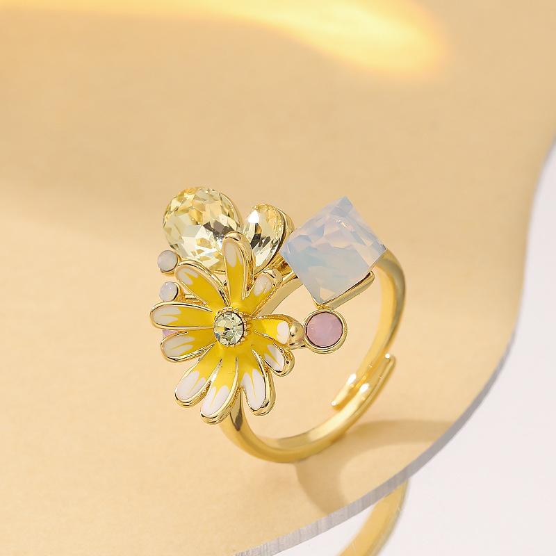 

Stylish sweet small fresh enamel oil drip diamond small daisy adjustable opening ring niche high-end jewelry opening adjustable жовтий