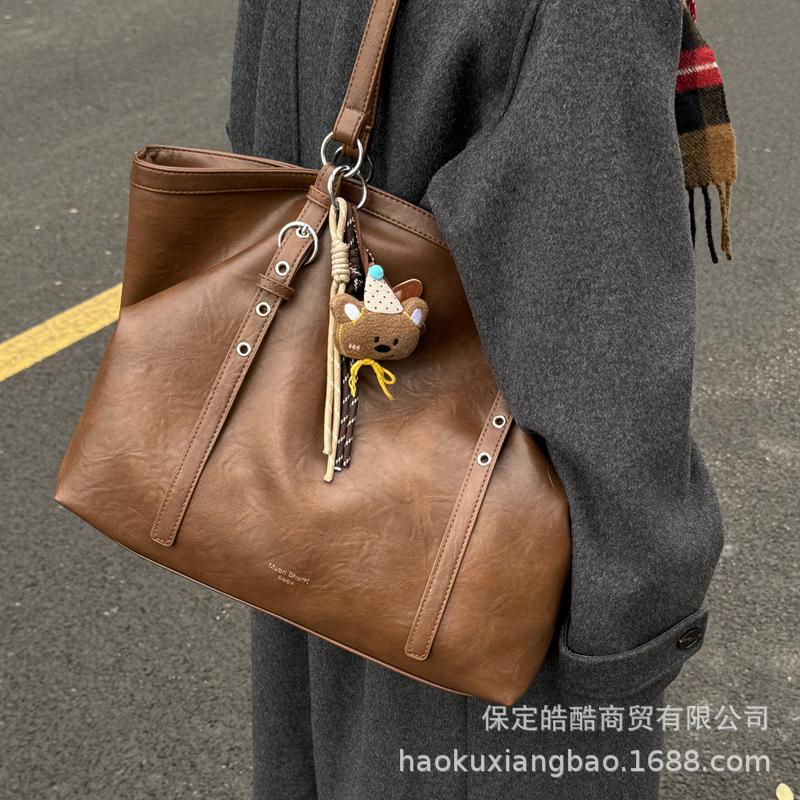 Tägliche vielseitige Tasche für Pendlerinnen 2025 neu Leichter Luxus Nische High-End Umhängetasche Große Kapazität Tragetasche