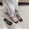 Koreanischer Nationalstil Keilabsatz Fee Ein-Wort-Slipper Damen Sommerbekleidung 2025 neu Französischer Abend mit Rock coole Slipper