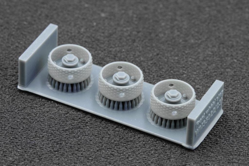 Unimog 404 MPT Wheel Set for AK and Revell Plastic Model Kits SCXWM35022S Scale-X 1/35 10.5-20 Weight-Deforming (5-Piece Set) ICM, Interactive,