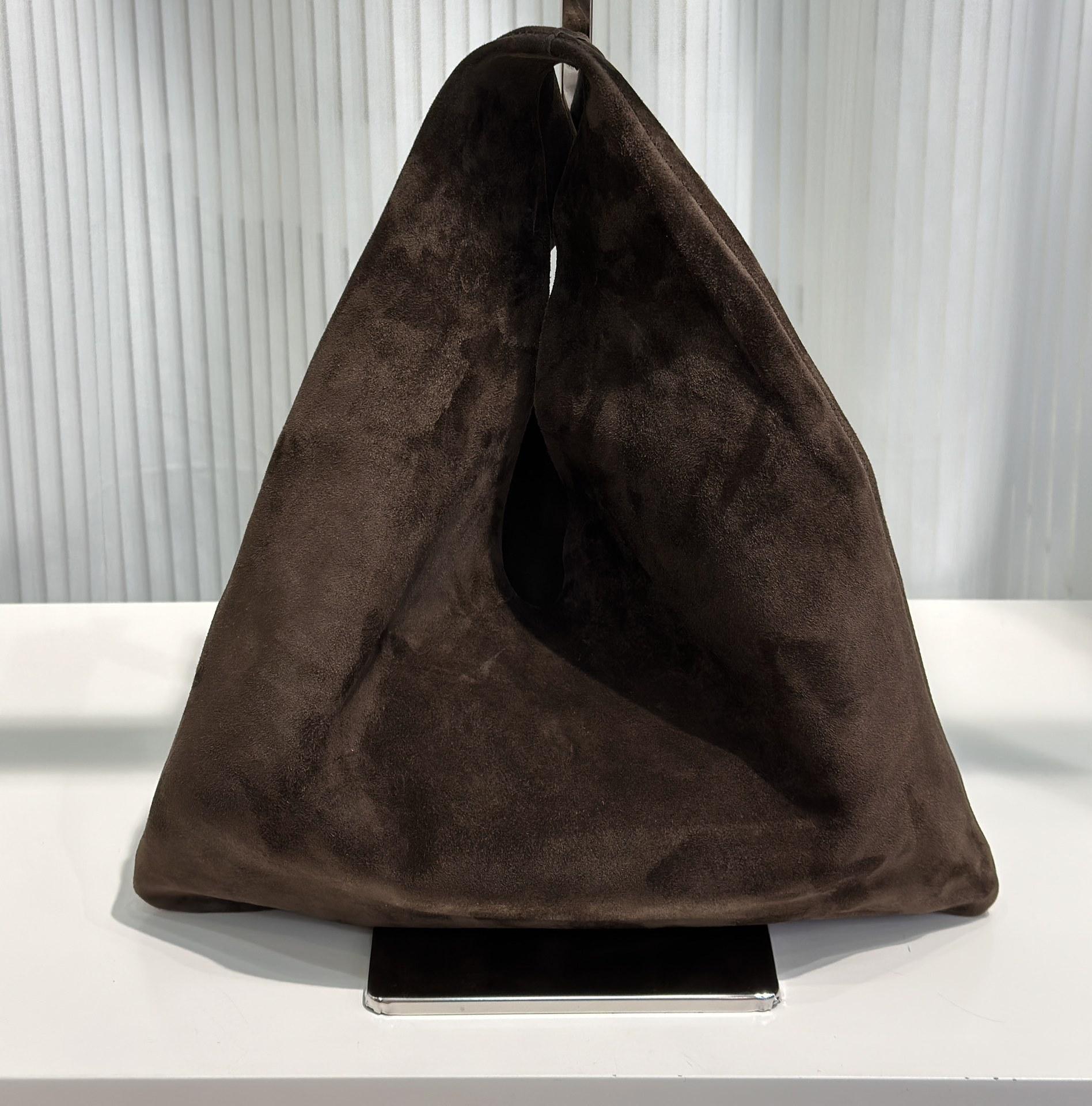 

Новый продукт: Минималистичная треугольная сумка из овечьей шкуры, большая вместимость, сумка на одно плечо под мышкой, женская сумка на запястье, женская сумка с натуральной текстурой из кожи 29x4x26cm