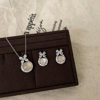 Glace à travers Calcédoine Zircon Fleur Pendentif Collier Femmes Luxe Léger Haut de Gamme Mode Élégant Personnalité Polyvalent Chaîne de Cou Chaîne Clavicule
