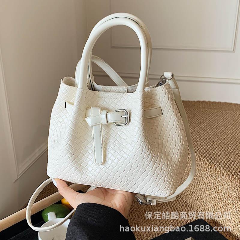 Advanced sense of foreign style small bag women's 2025 new summer versatile messenger bag exquisite super fire handbag bucket bag