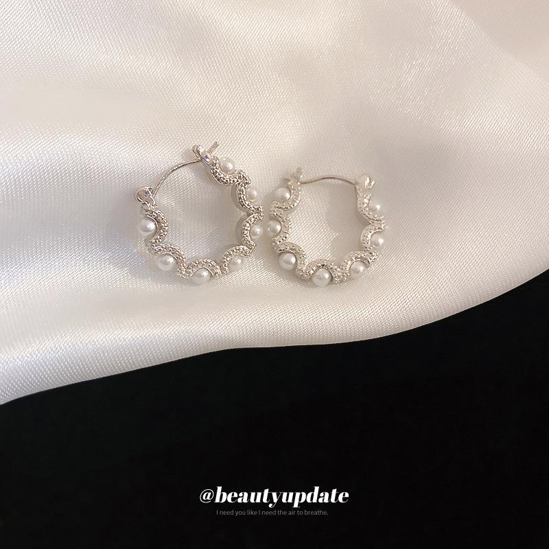 Dongdaemun pearl hollow circle ear buckle temperament simple stud earrings fresh Mori small earrings wholesale women