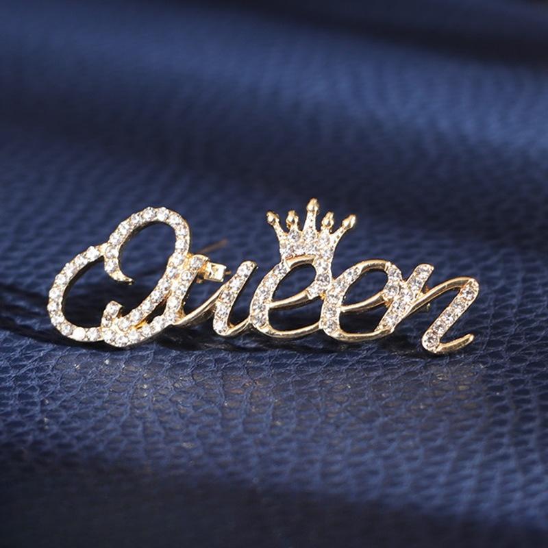 Queen letter brooch female summer Korean anti-light pin simple and light commuter style light luxury