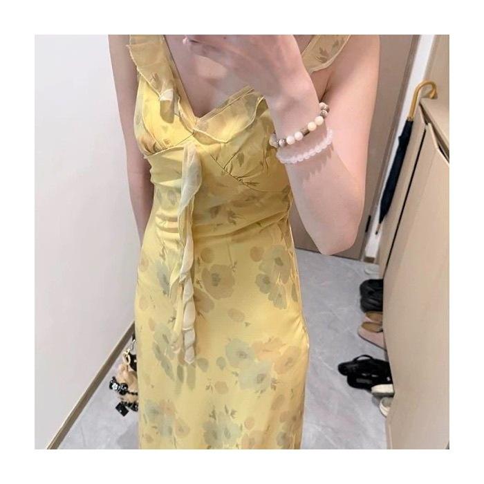 Coffee break French yellow floral suspender dress seaside vacation beautiful ruffle leaf temperament waist dress