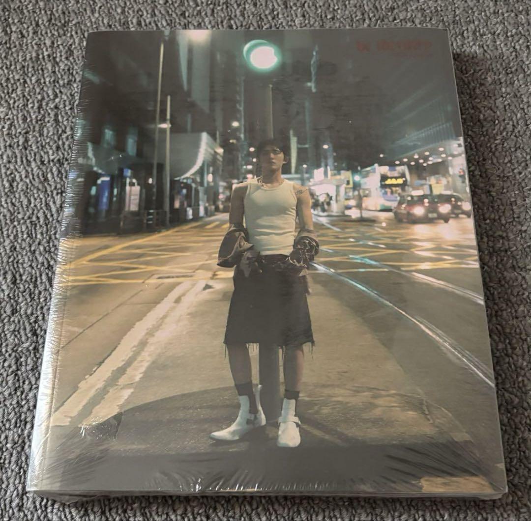 

[USED] B.I Hanbin Esquire: BE IDENTITY Bonus Trading Card Included