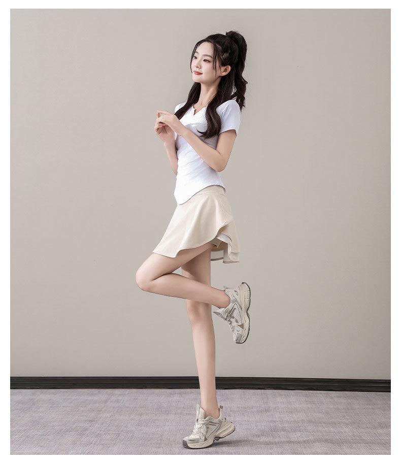 Damen Sommer Sportbekleidungsset: Schnelltrocknendes Tennis-, Badminton-, Yoga- und Lauf-Outfit mit kurzärmeligem Oberteil und Rock.