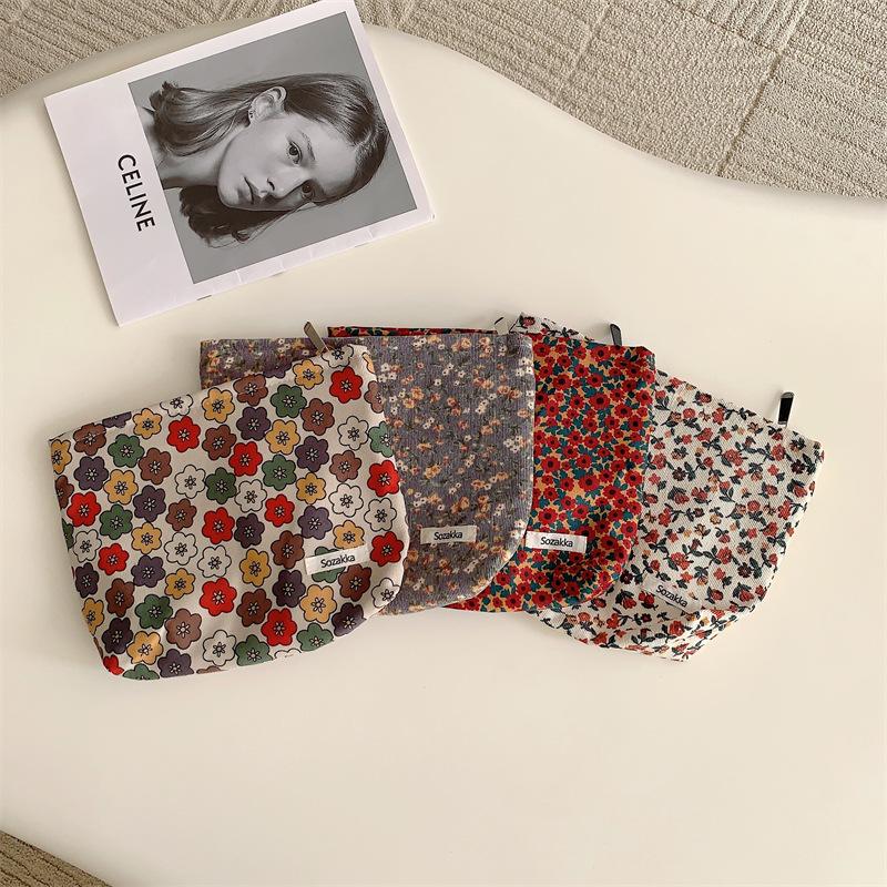 Flower Retro Velvet Makeup Bag Casual Storage Pouch Portable Travel Toiletry Bag