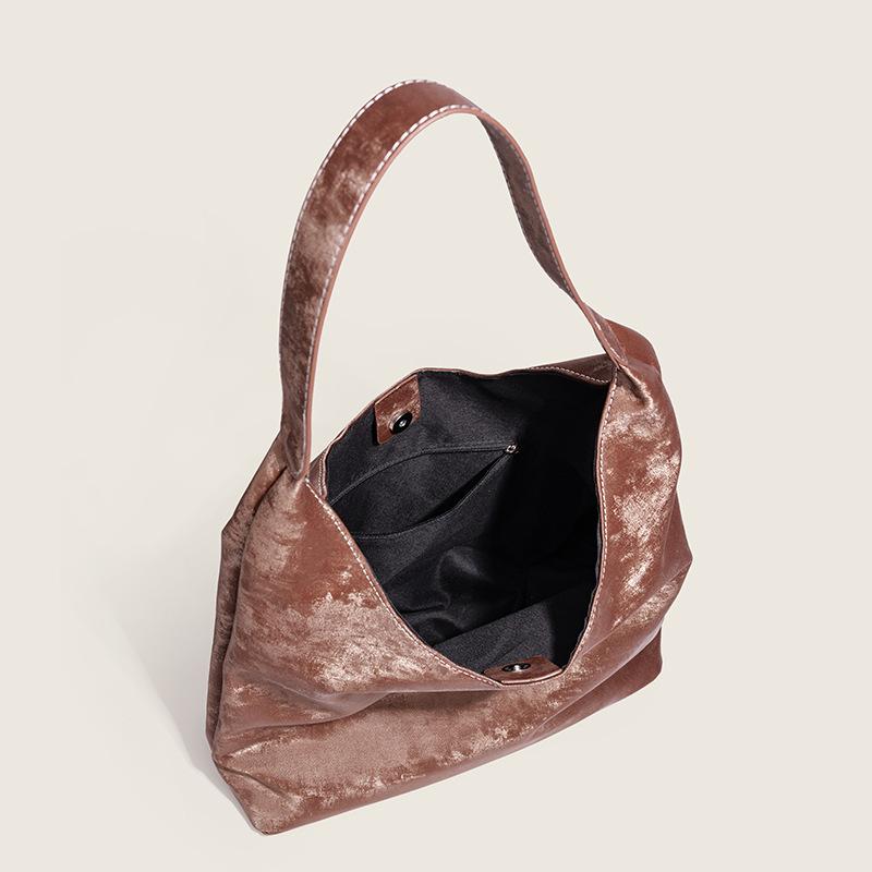 Large-capacity Retro Bag Women's 2025 Autumn and Winter New Versatile Shoulder Bag Premium Texture Commuter Tote Bag Tide