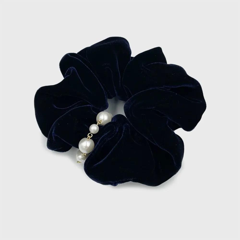 Pearl Velvet Scrunchie JP-21-018S