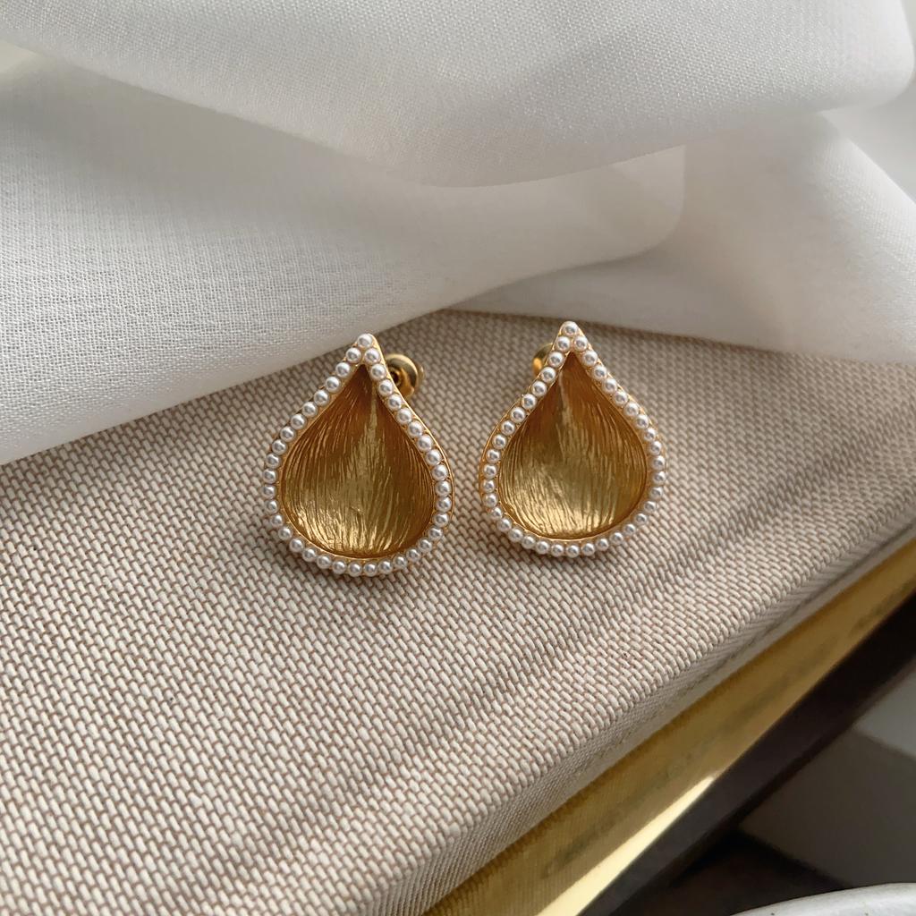 French Retro Metal Earrings Brushed Millet Beads Niche Fashionable Stud Earrings Heavy Industry Three-Dimensional Earrings Tide