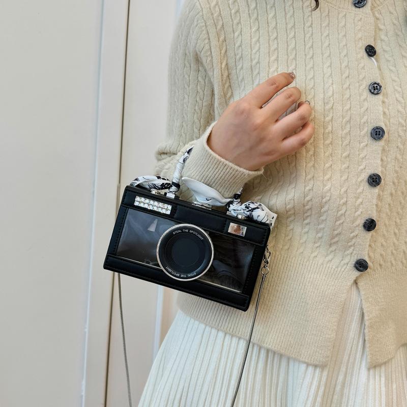 

2025 новая сумка женская сумка лента портативная коробка сумка для камеры ins тренд лазерная цепочка маленькая квадратная сумка хаки