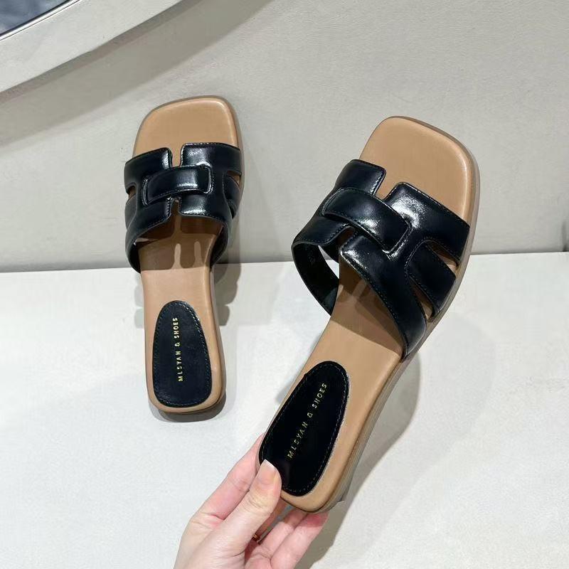 Niedrigabsatz-Ein-Wort-Slipper für Damen-Sommerbekleidung, neue vielseitige Röcke, Strand-Slipper für die Küste