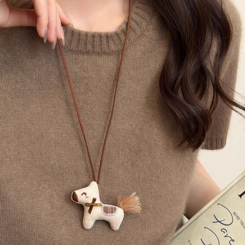 

LATS Cute Cartoon Fabric Plush Pony Pendant Necklace for Women Long Rope Sweater Chain Fashion Zircon Accessory 75cm