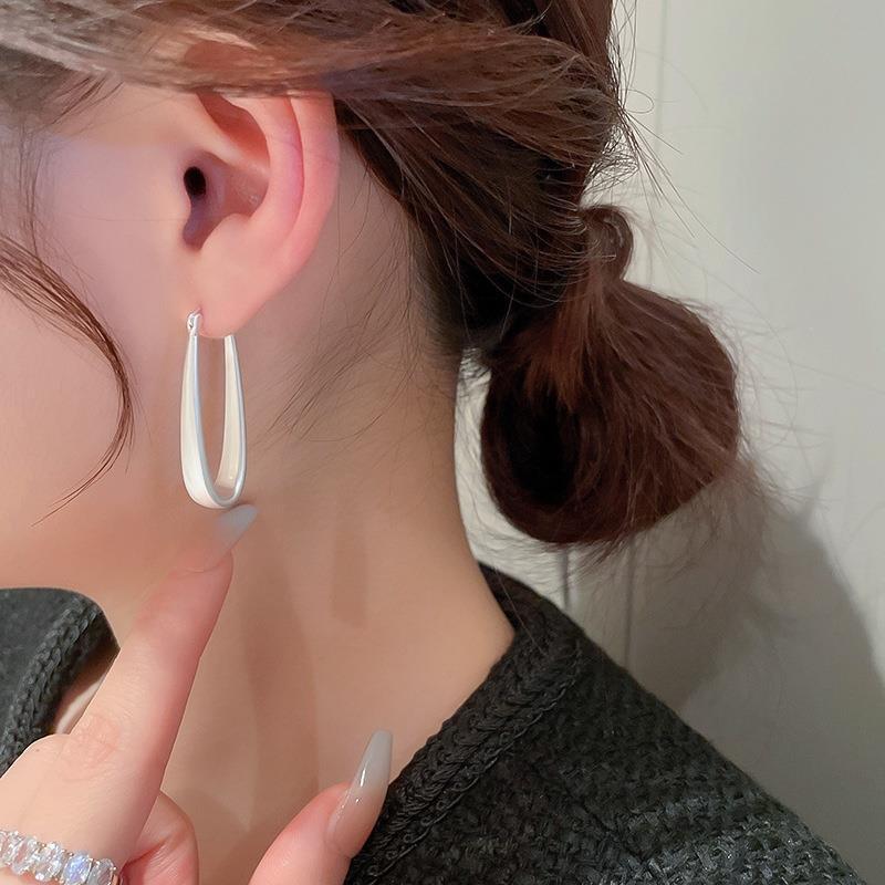 European-American Geometric Metal Oval Ear Cuffs - Women's Fashion Exaggerated Earrings Trendy Ear Jewelry