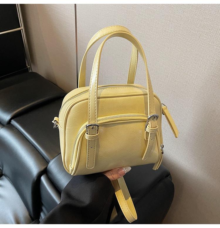 

2025 лето новая женская сумка ретро универсальная с высоким чувством повседневная студенческая сумка для занятий сумка для通勤 сумка на плечо