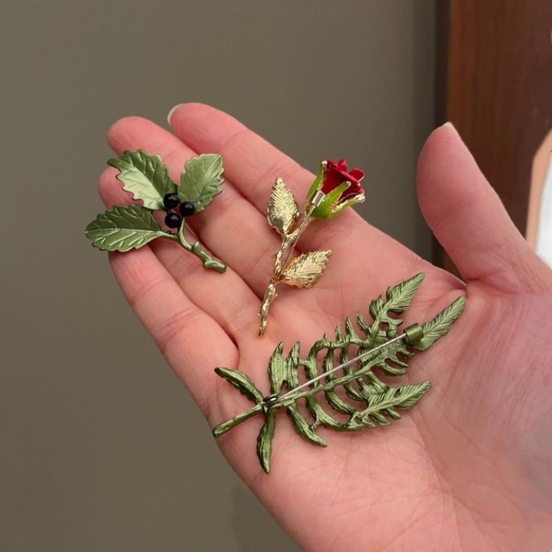 French Pearl Botanical Floral Brooch Women Summer Style Anti-Slip Clasp Elegant Suit Accessory Versatile Commute Bouquet
