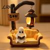 Figura Navideña Linda No de Terror Fantasma de Halloween Leyendo Libro Lámpara, Luz de Noche con Libro, Decoración de Fiesta Temática Whimsical Boo Resina 3D de Mesa