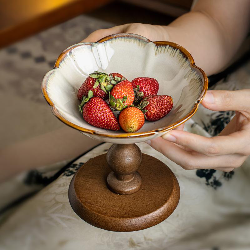 Retro flower high-legged plate, wooden fruit plate, coffee table, pastry, dried fruit plate, ceramic dessert table decoration