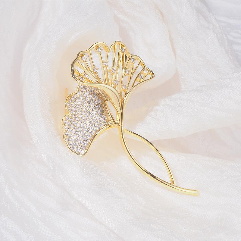 2023 New Literary Ginkgo Biloba Brooch Women's High-end Suit Corsage Accessories Pin Mother's Day Gift